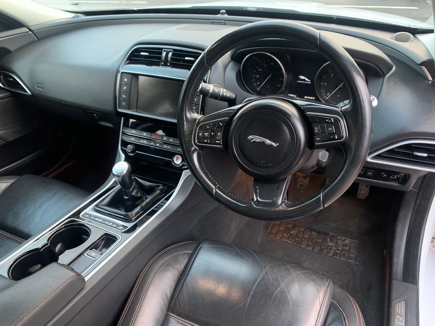 Used Jaguar XE 2016 for sale - 76830833: Photo 11