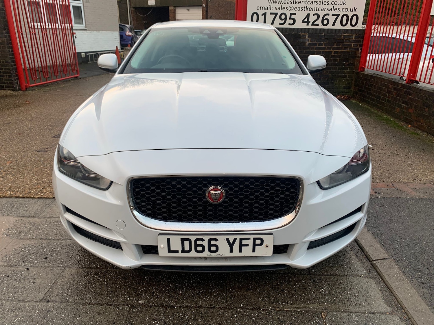 Used Jaguar XE 2016 for sale - 76830833: Photo 2