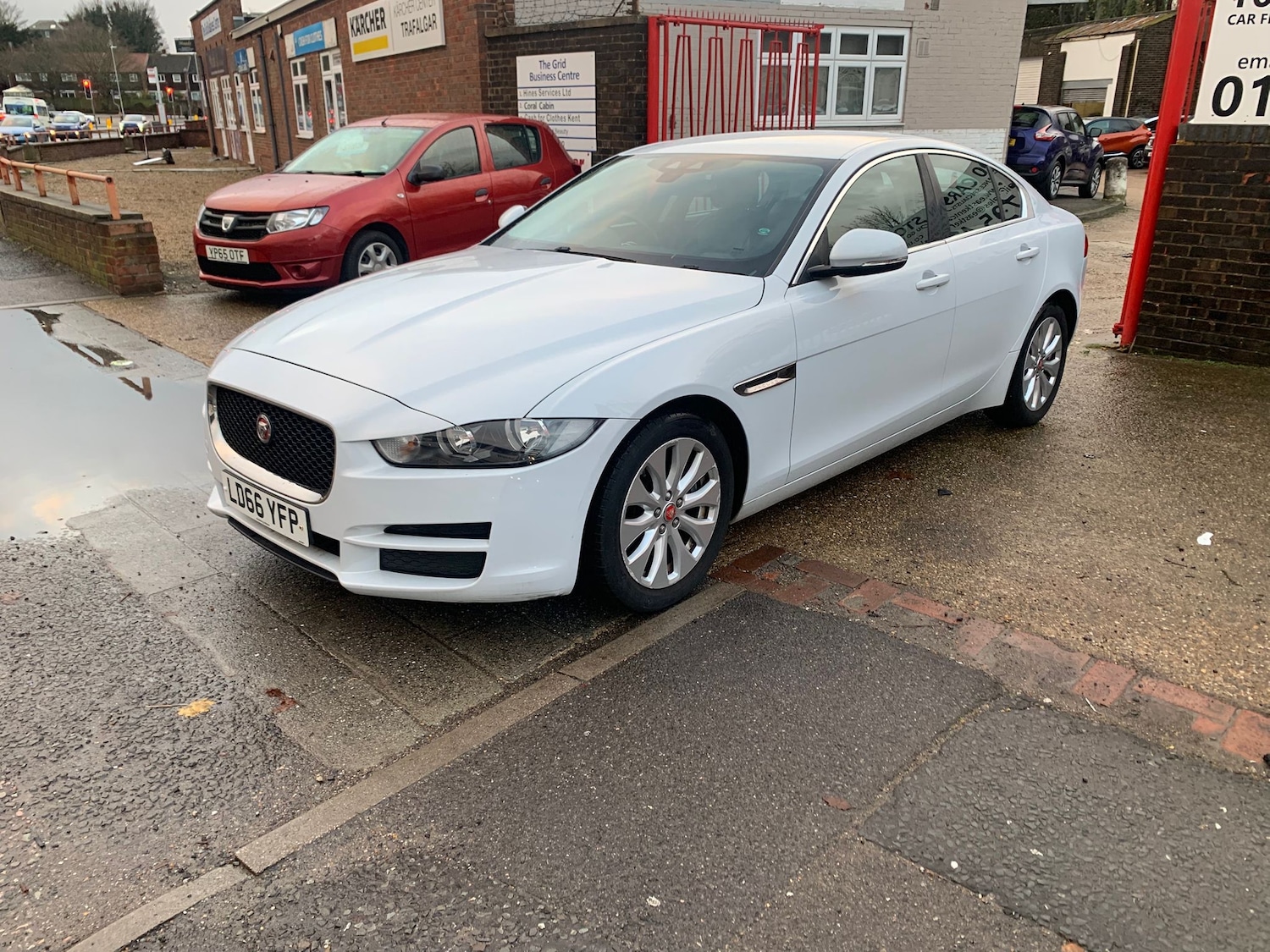 Used Jaguar XE 2016 for sale - 76830833: Photo 3