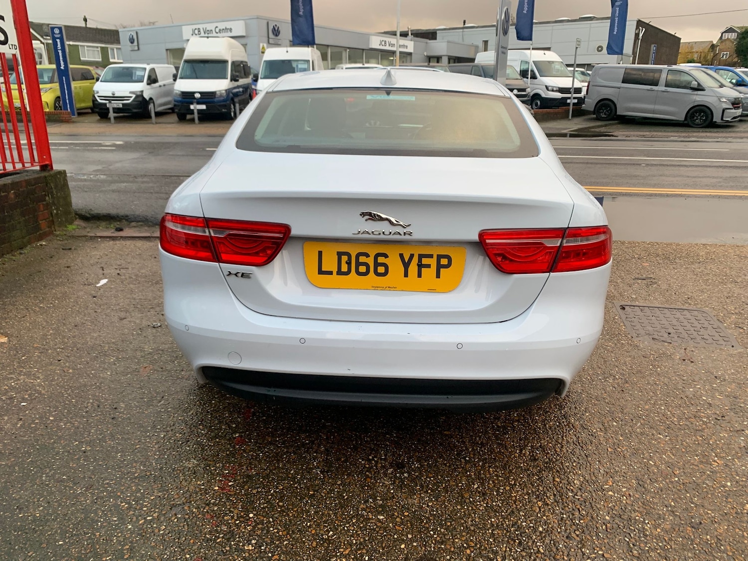 Used Jaguar XE 2016 for sale - 76830833: Photo 6