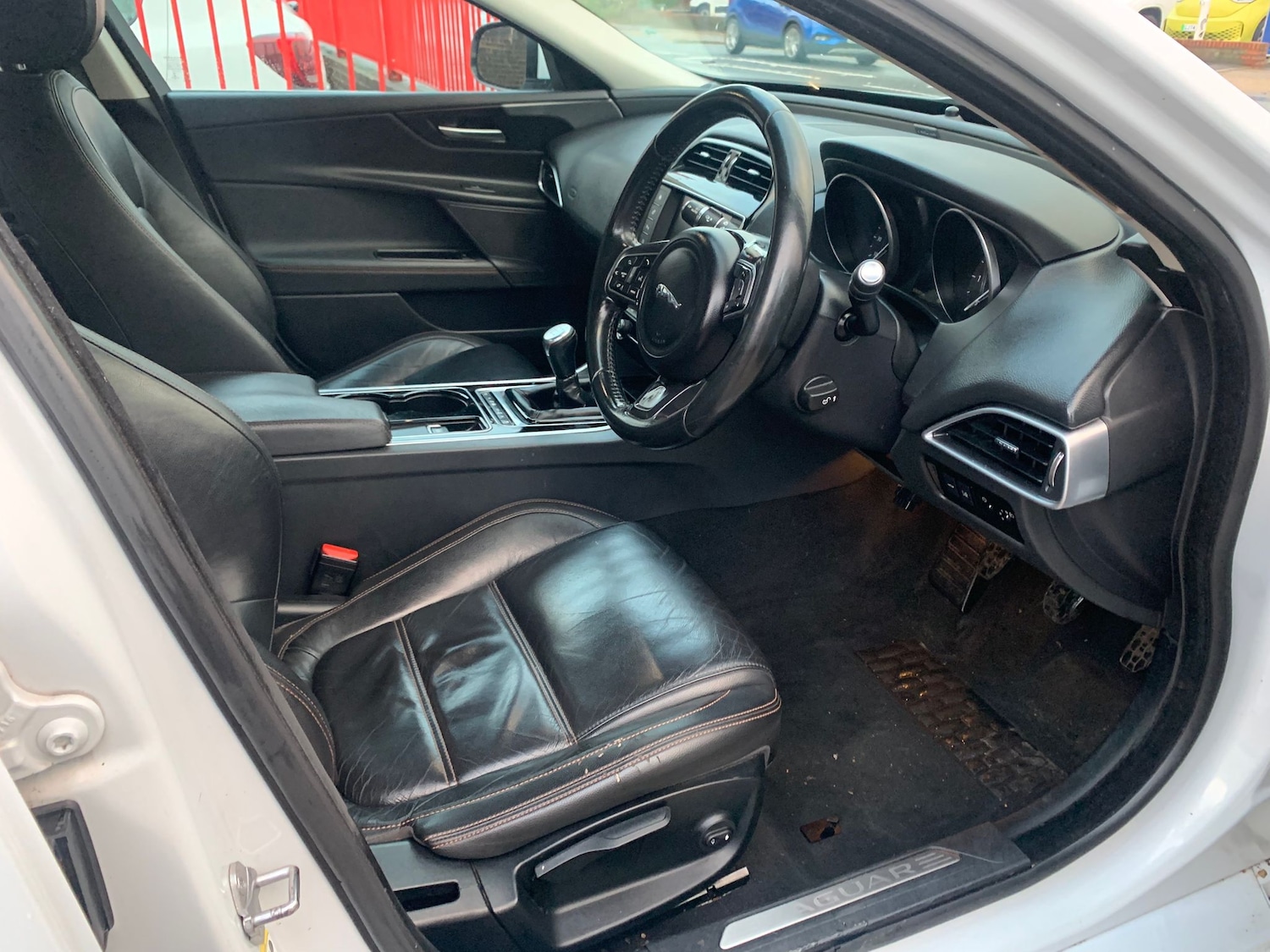 Used Jaguar XE 2016 for sale - 76830833: Photo 9