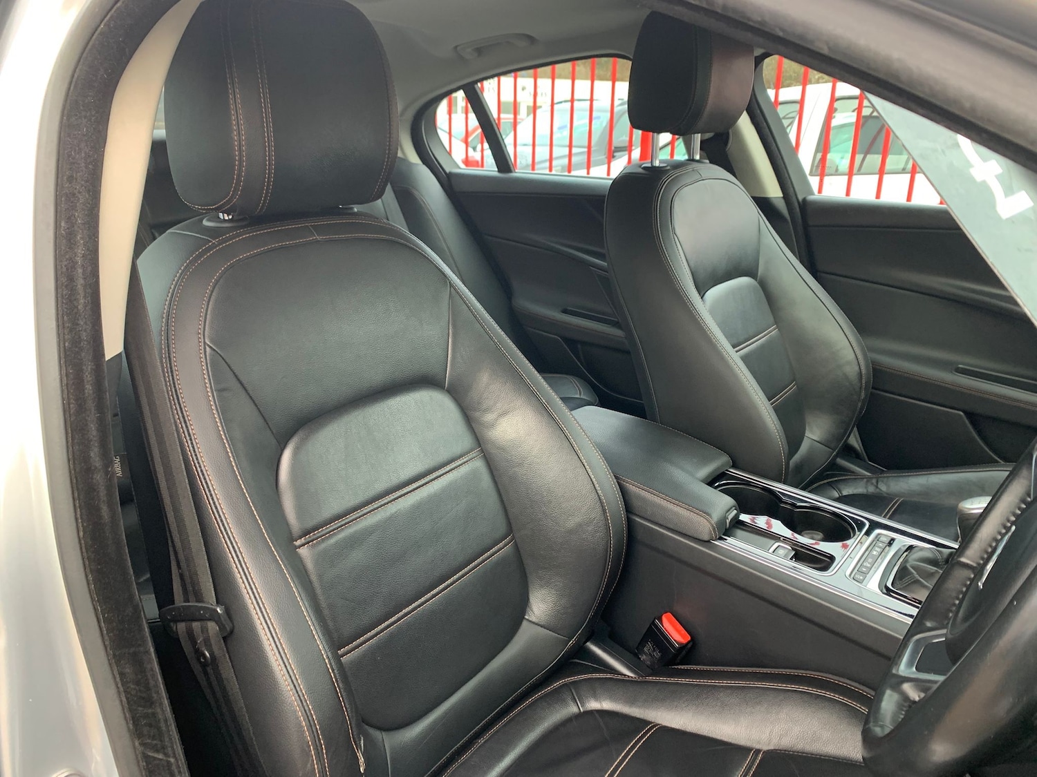 Used Jaguar XE 2017 for sale - 77148593: Photo 9