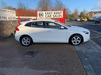 Used Volvo V40 2015 for sale - 77161251: Photo
