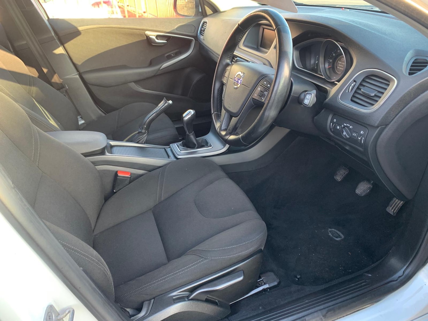 Used Volvo V40 2015 for sale - 77161251: Photo 8