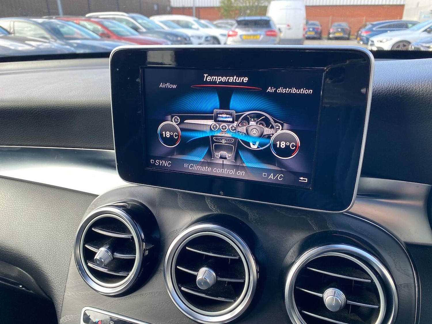 Used Mercedes-Benz GLC 2018 for sale - 76070265: Photo 12