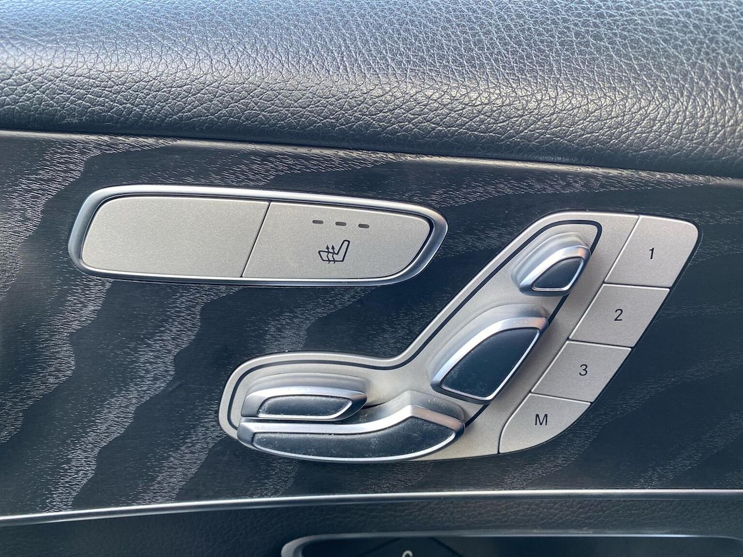 Used Mercedes-Benz GLC 2018 for sale - 76070265: Photo 30