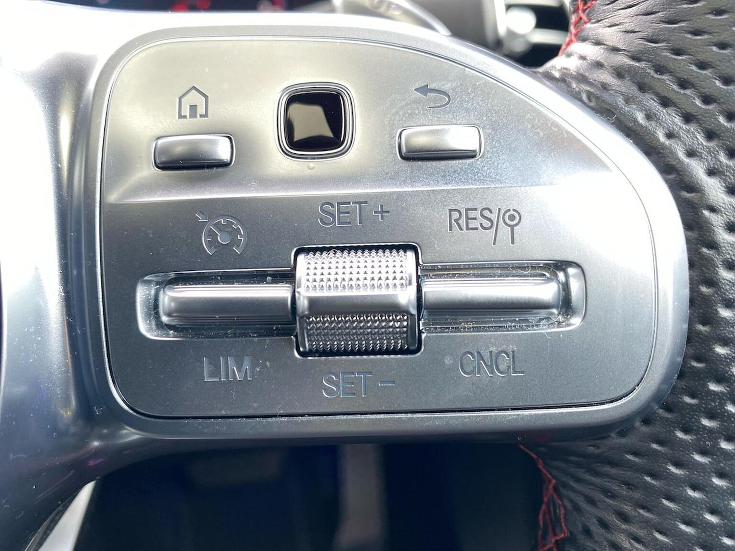 Used Mercedes-Benz GLC 2022 for sale - 76666180: Photo 28