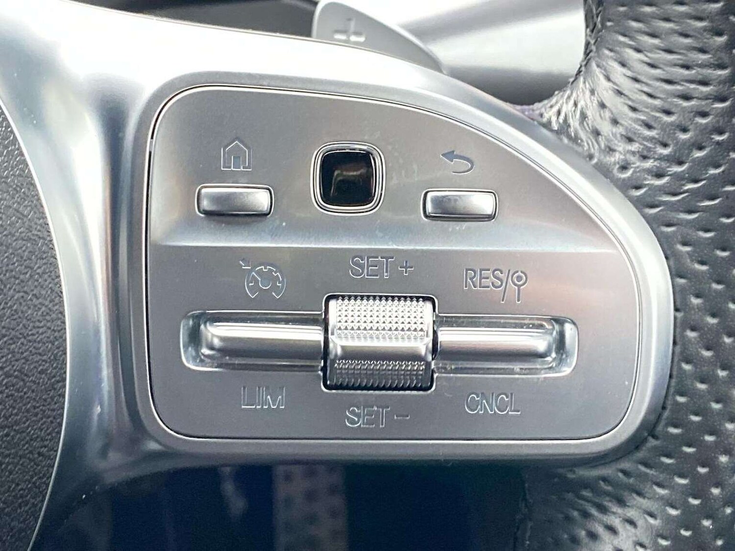 Used Mercedes-Benz EQC 2023 for sale - 77629395: Photo 27