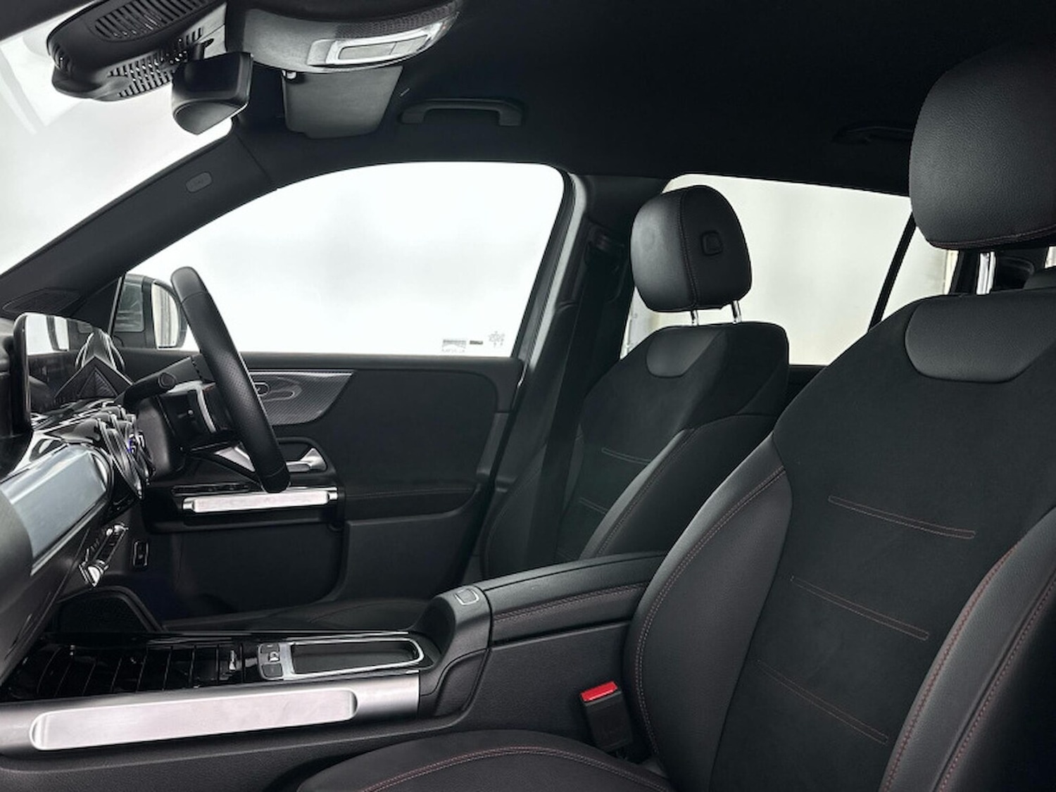 Used Mercedes-Benz GLB 2024 for sale - 76490559: Photo 3