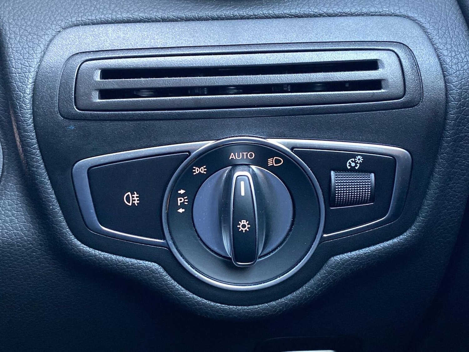 Used Mercedes-Benz GLC 2022 for sale - 76974528: Photo 22