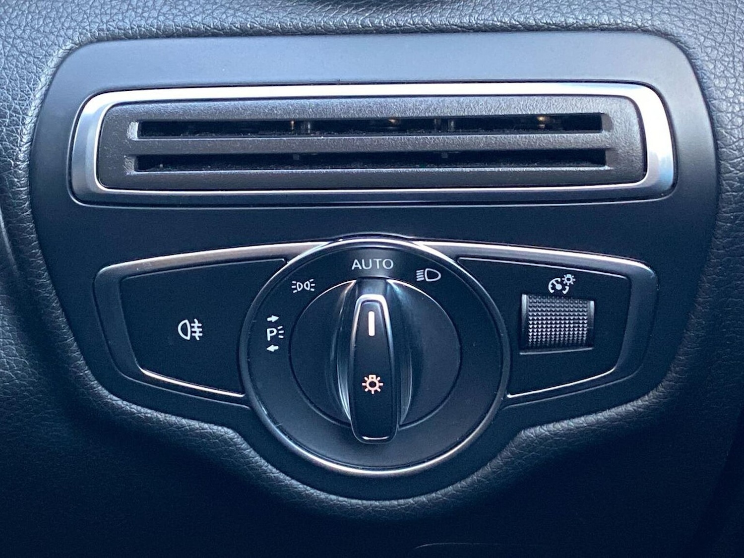 Used Mercedes-Benz GLC 2018 for sale - 76403428: Photo 22