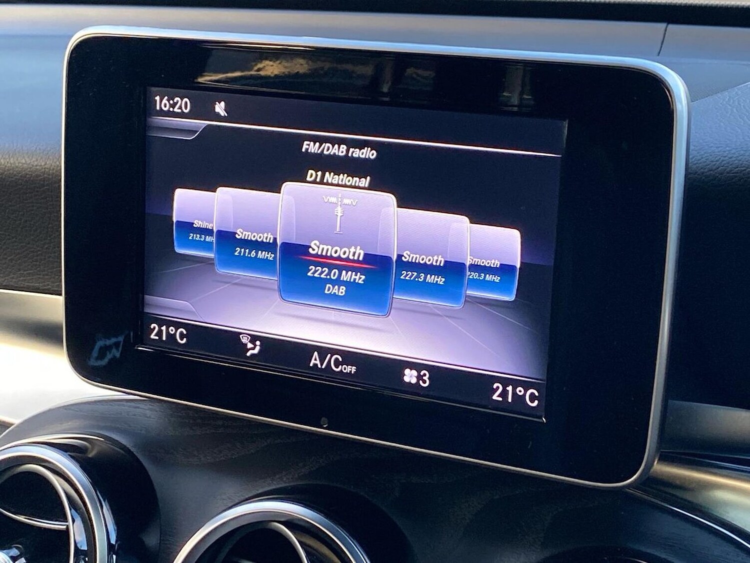 Used Mercedes-Benz GLC 2018 for sale - 76403428: Photo 25