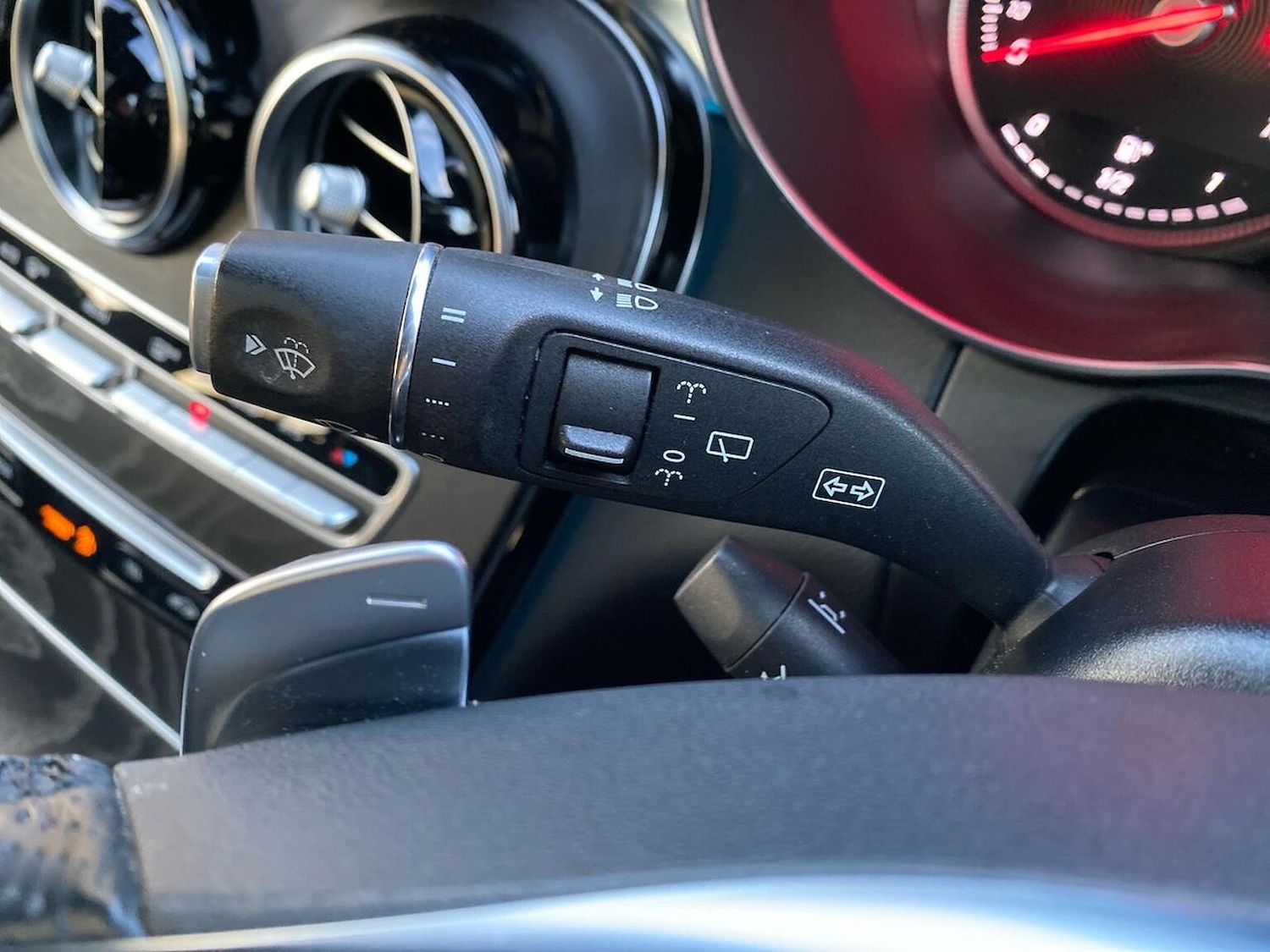 Used Mercedes-Benz GLC 2018 for sale - 76403428: Photo 28