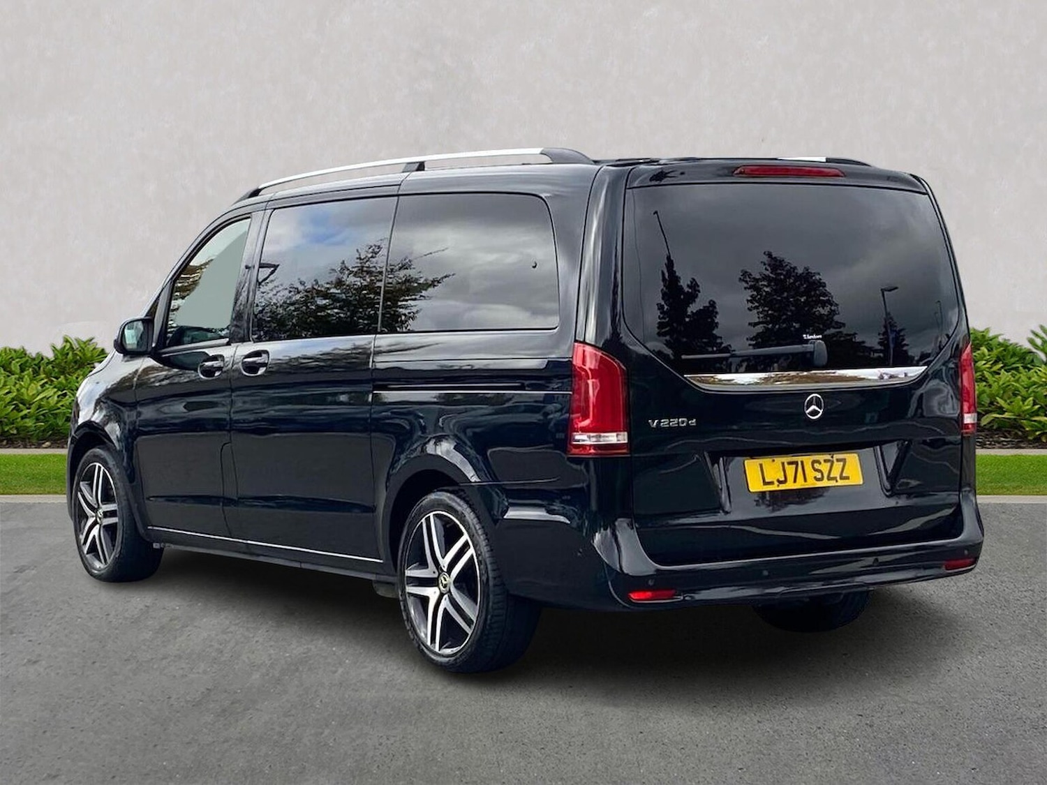 Used Mercedes-Benz V-Class 2021 for sale - 76391722: Photo 2