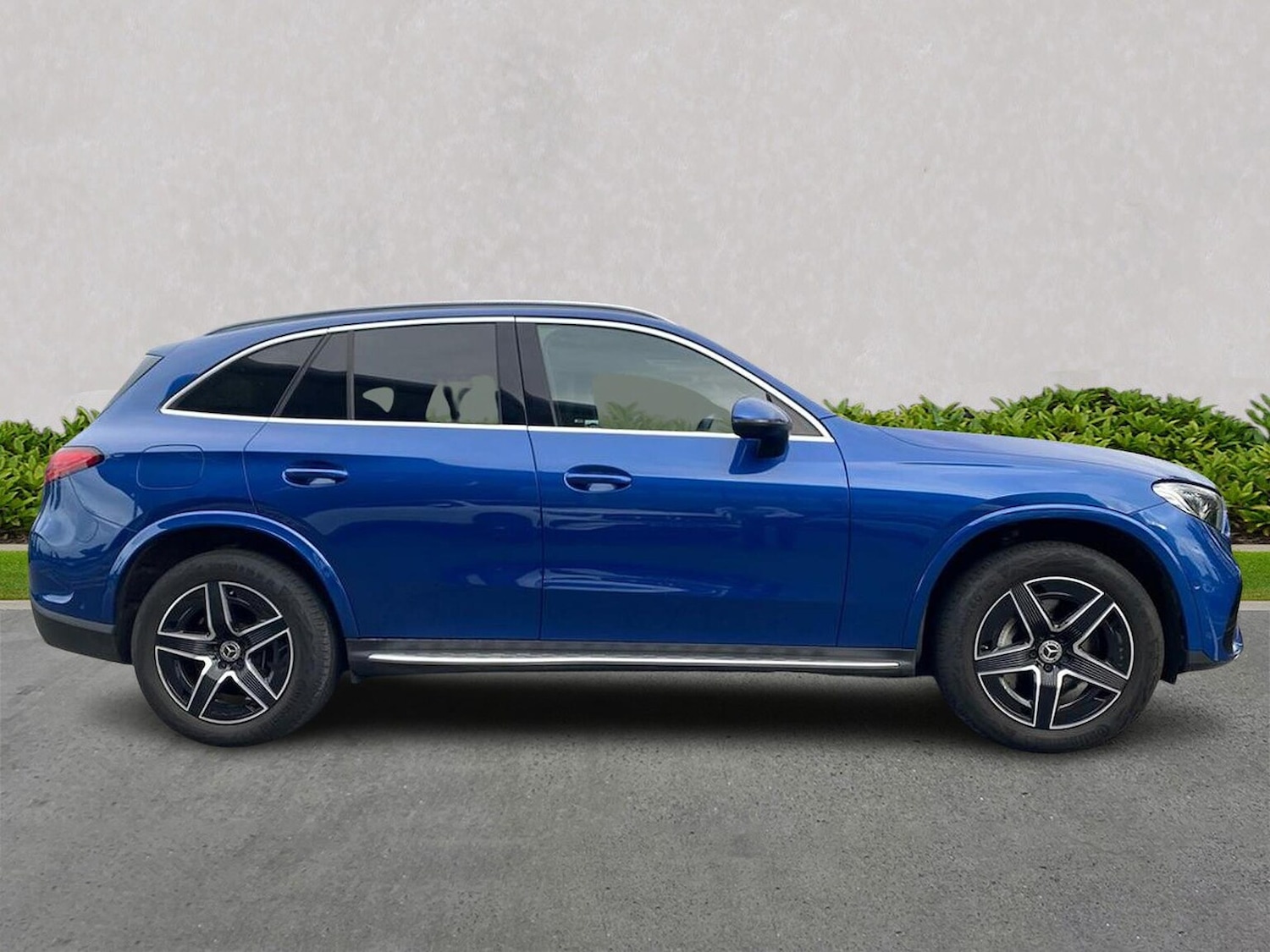 Used Mercedes-Benz GLC 2023 for sale - 76605514: Photo 3