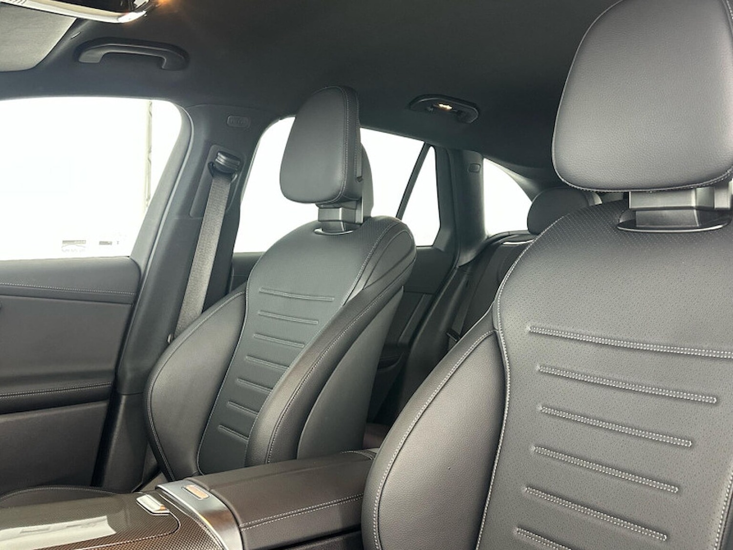 Used Mercedes-Benz GLC 2024 for sale - 76571017: Photo 3