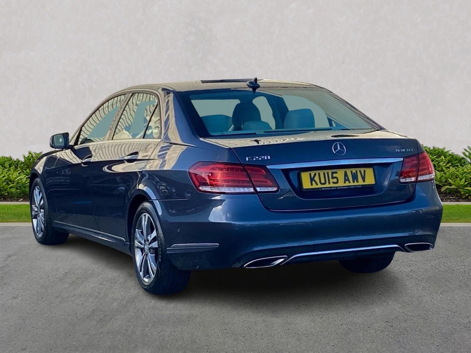 Used Mercedes-Benz E Class 2015 for sale - 76986903: Photo 4