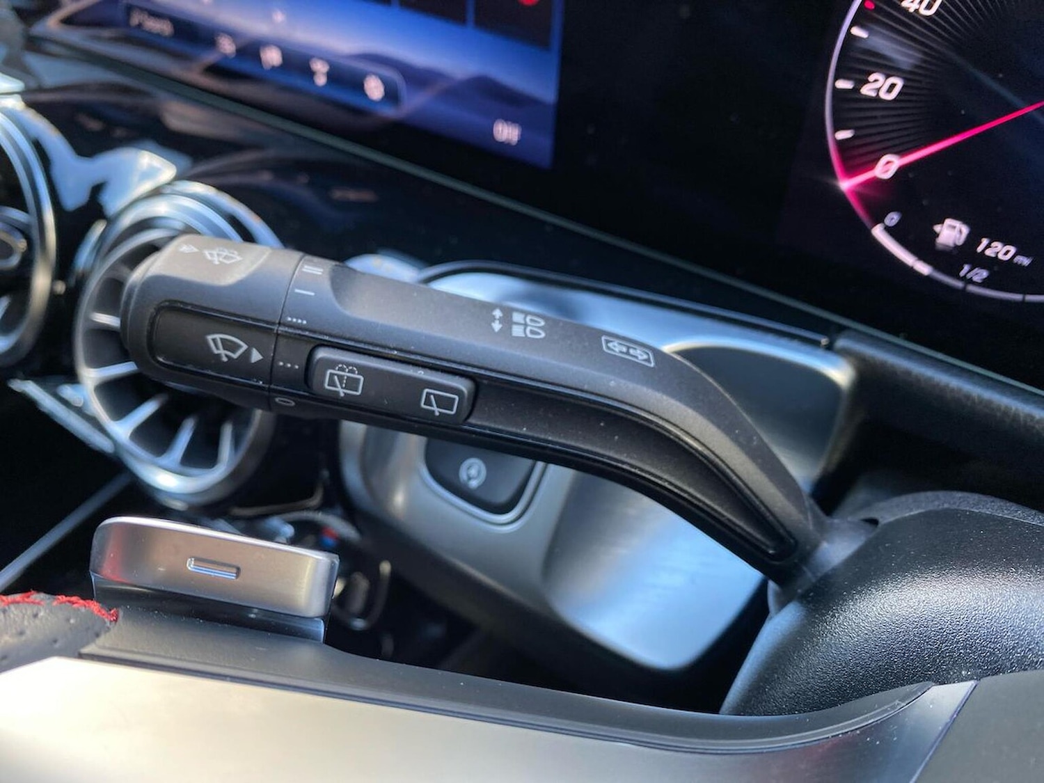 Used Mercedes-Benz GLB 2024 for sale - 76380300: Photo 28