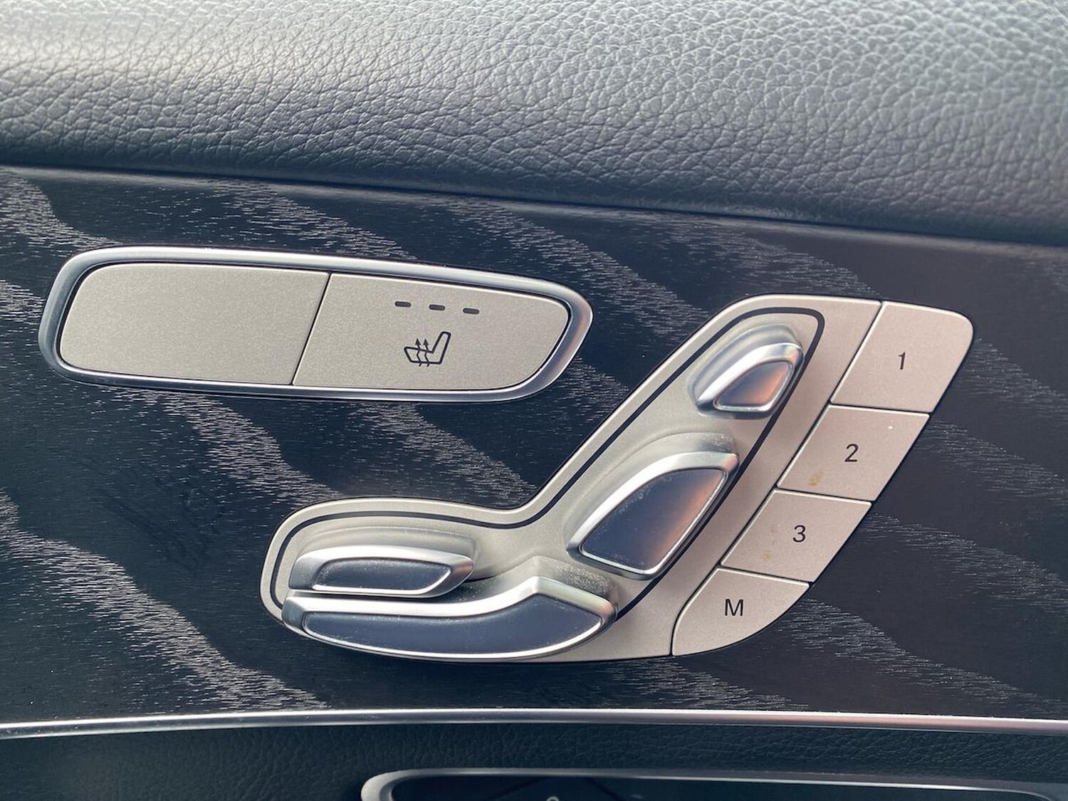 Used Mercedes-Benz GLC 2018 for sale - 76093599: Photo 30