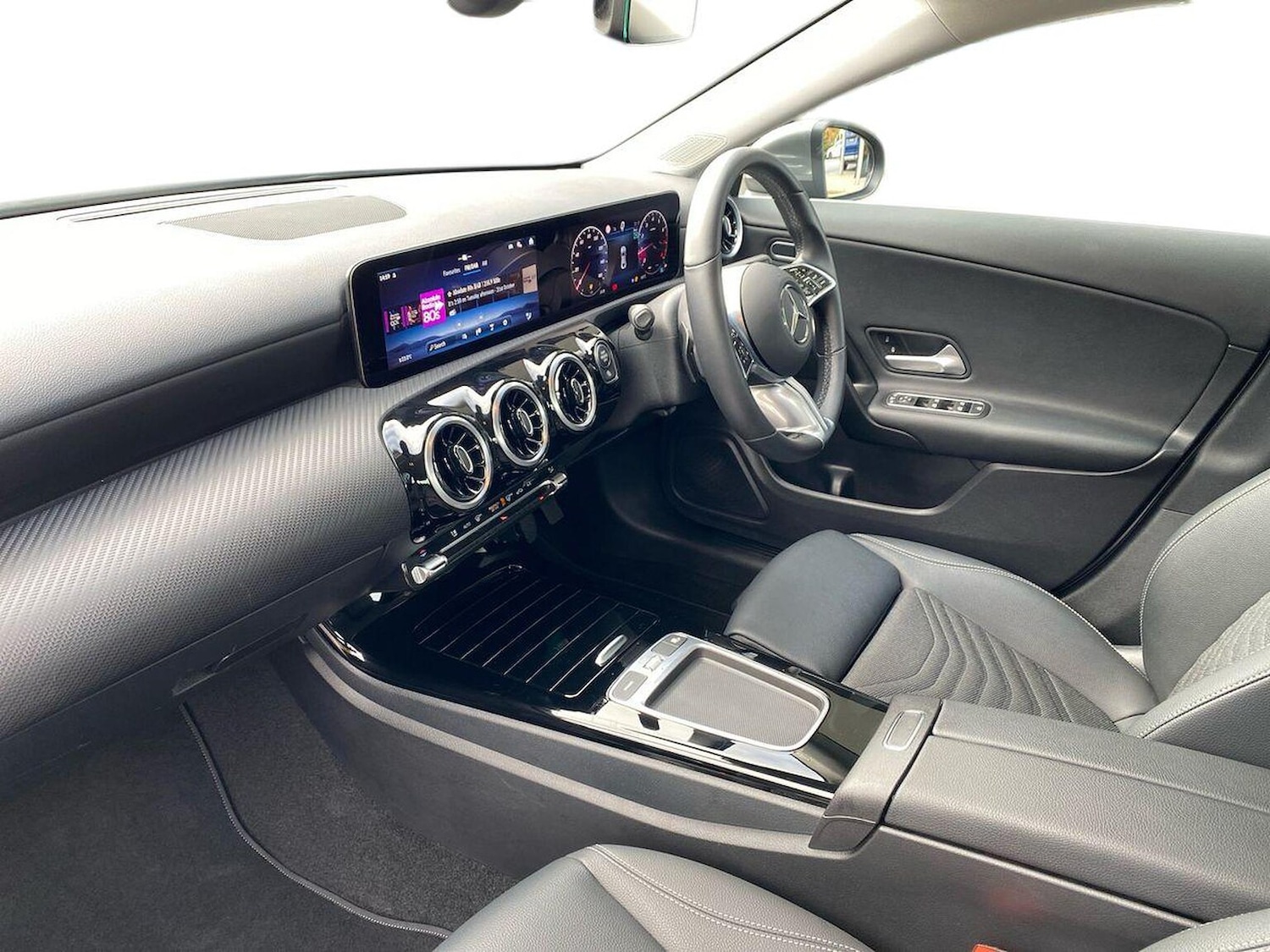Used Mercedes-Benz CLA 2024 for sale - 76342937: Photo 7