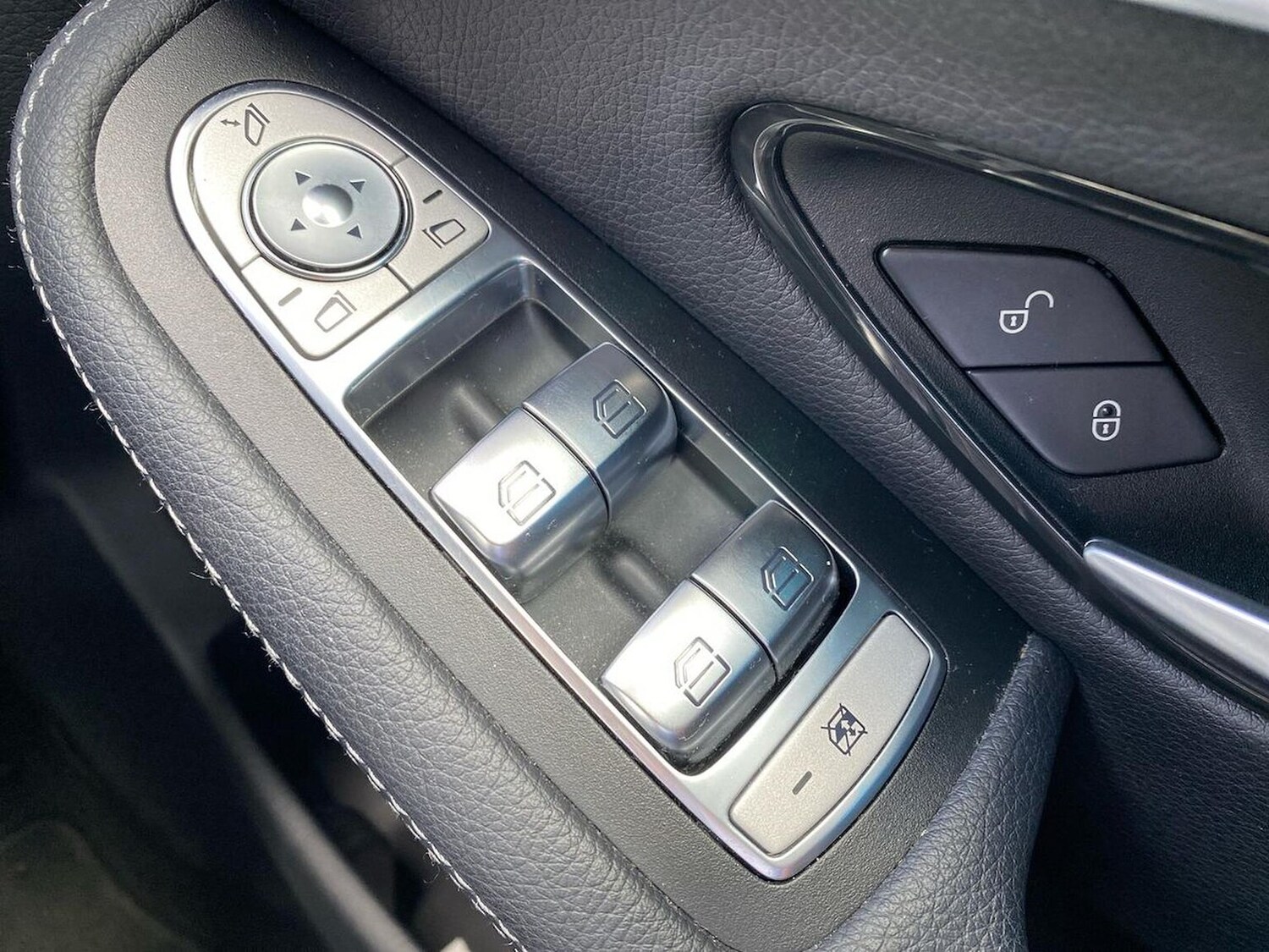 Used Mercedes-Benz GLC 2019 for sale - 75975323: Photo 21