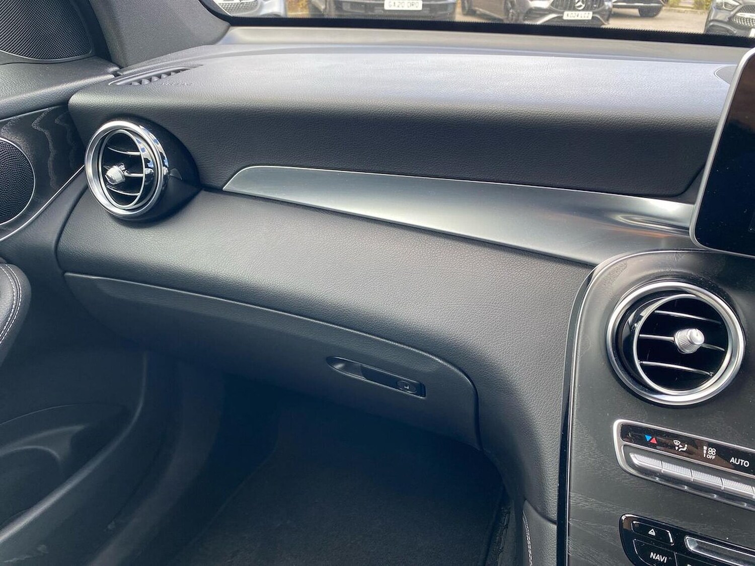Used Mercedes-Benz GLC 2019 for sale - 75975323: Photo 30