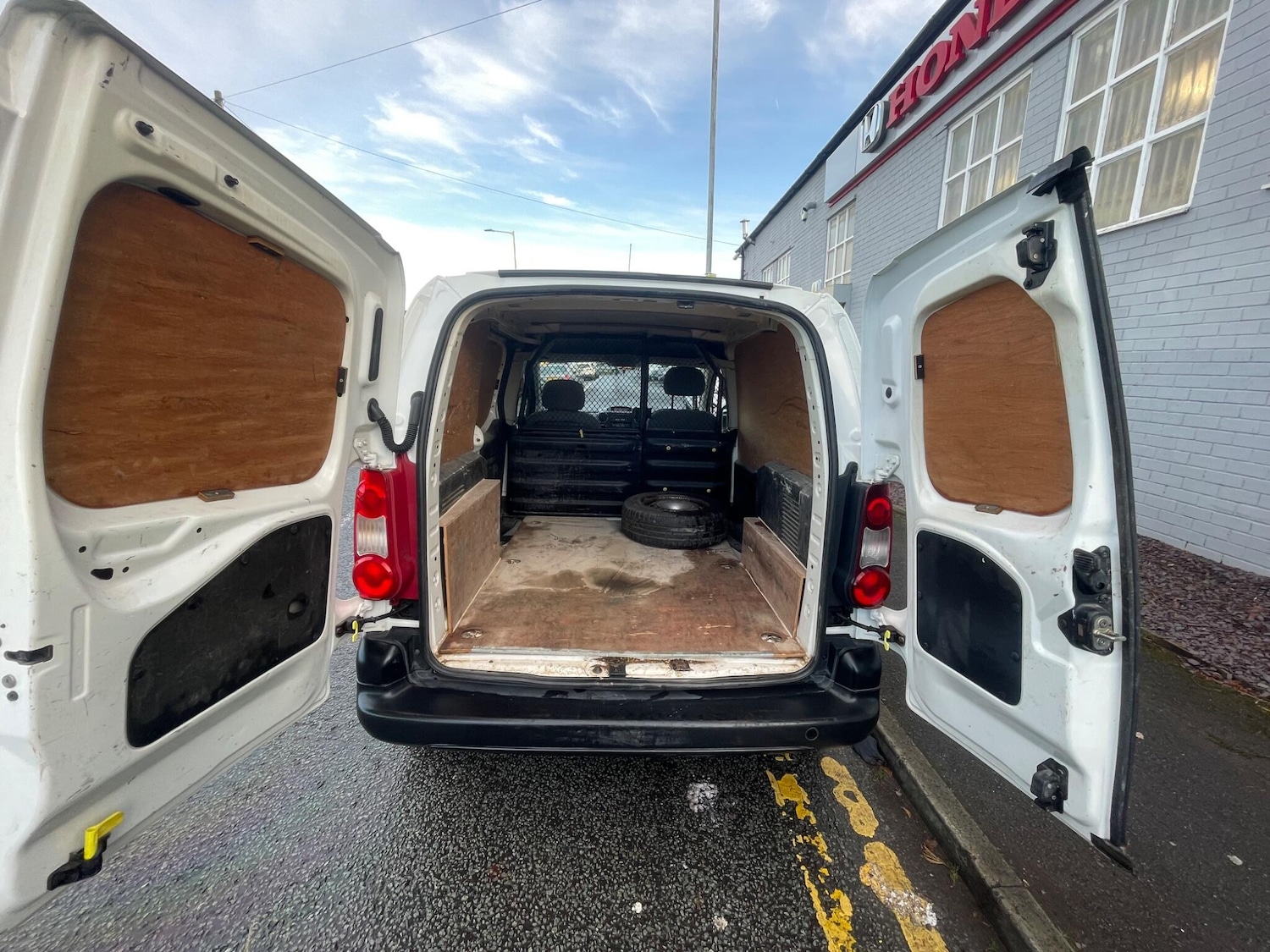 Used Peugeot Partner 2012 for sale - 76913709: Photo 11