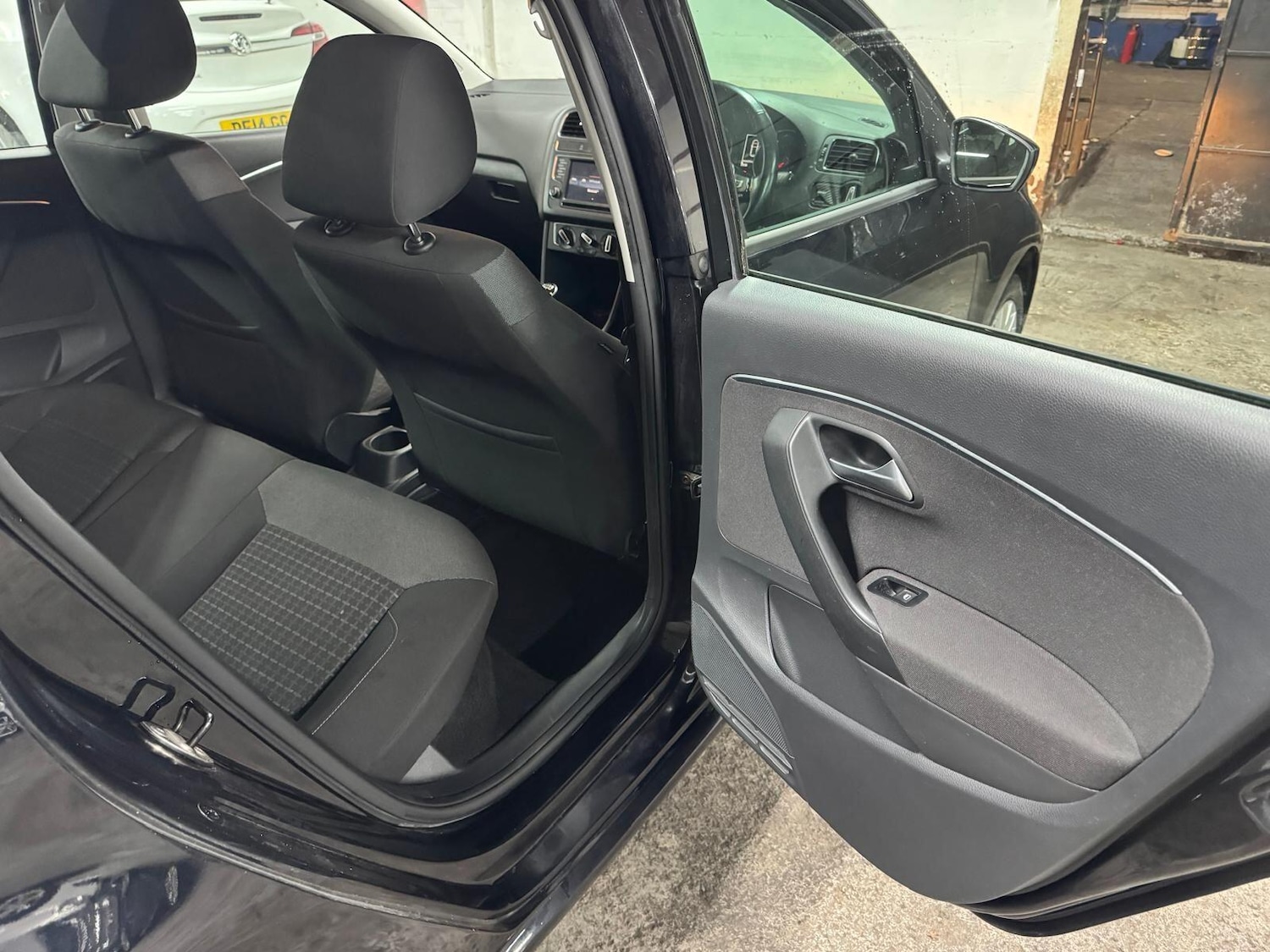 Used Volkswagen Polo 2014 for sale - 77253889: Photo 35