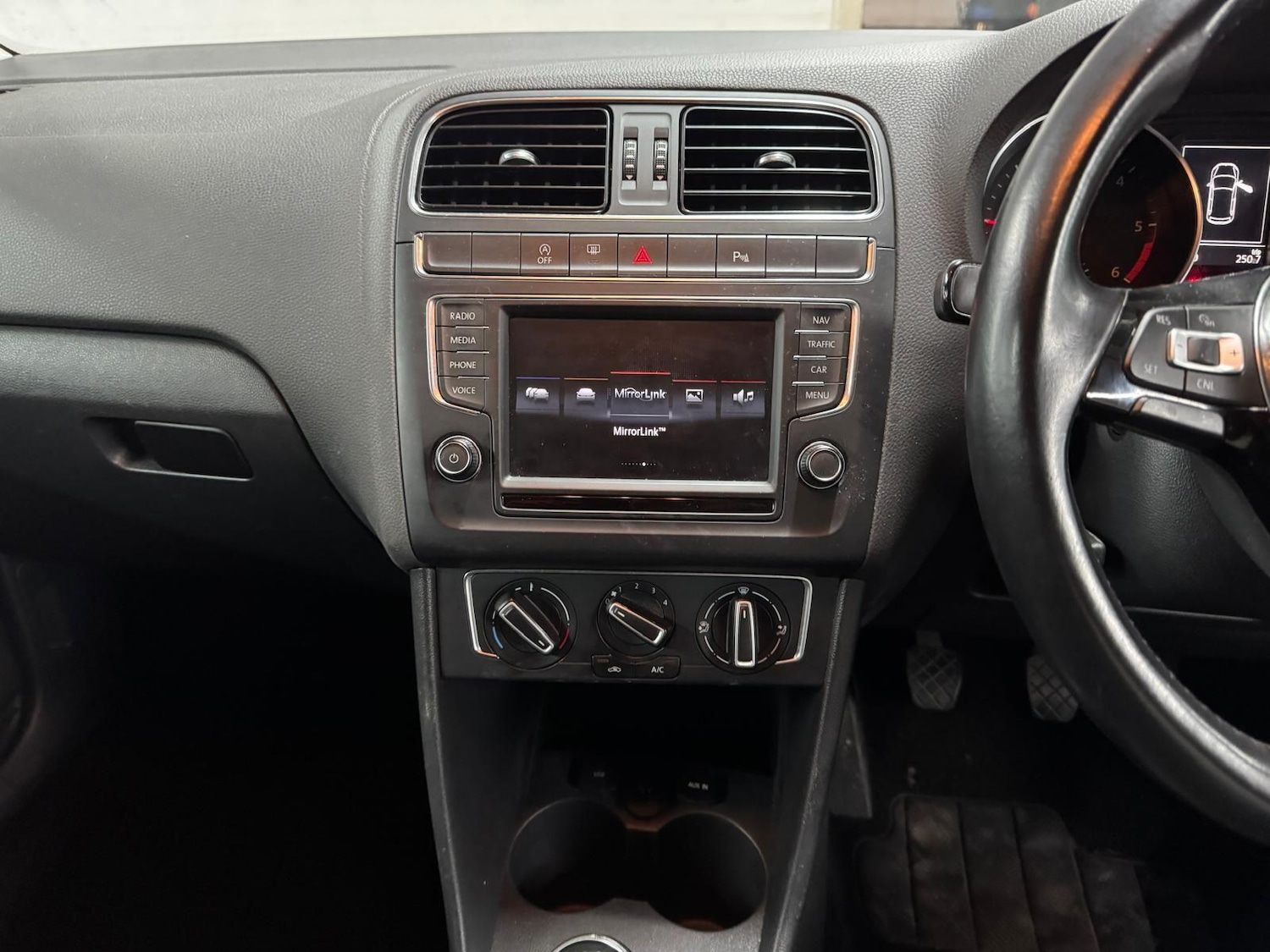 Used Volkswagen Polo 2014 for sale - 77253889: Photo 39