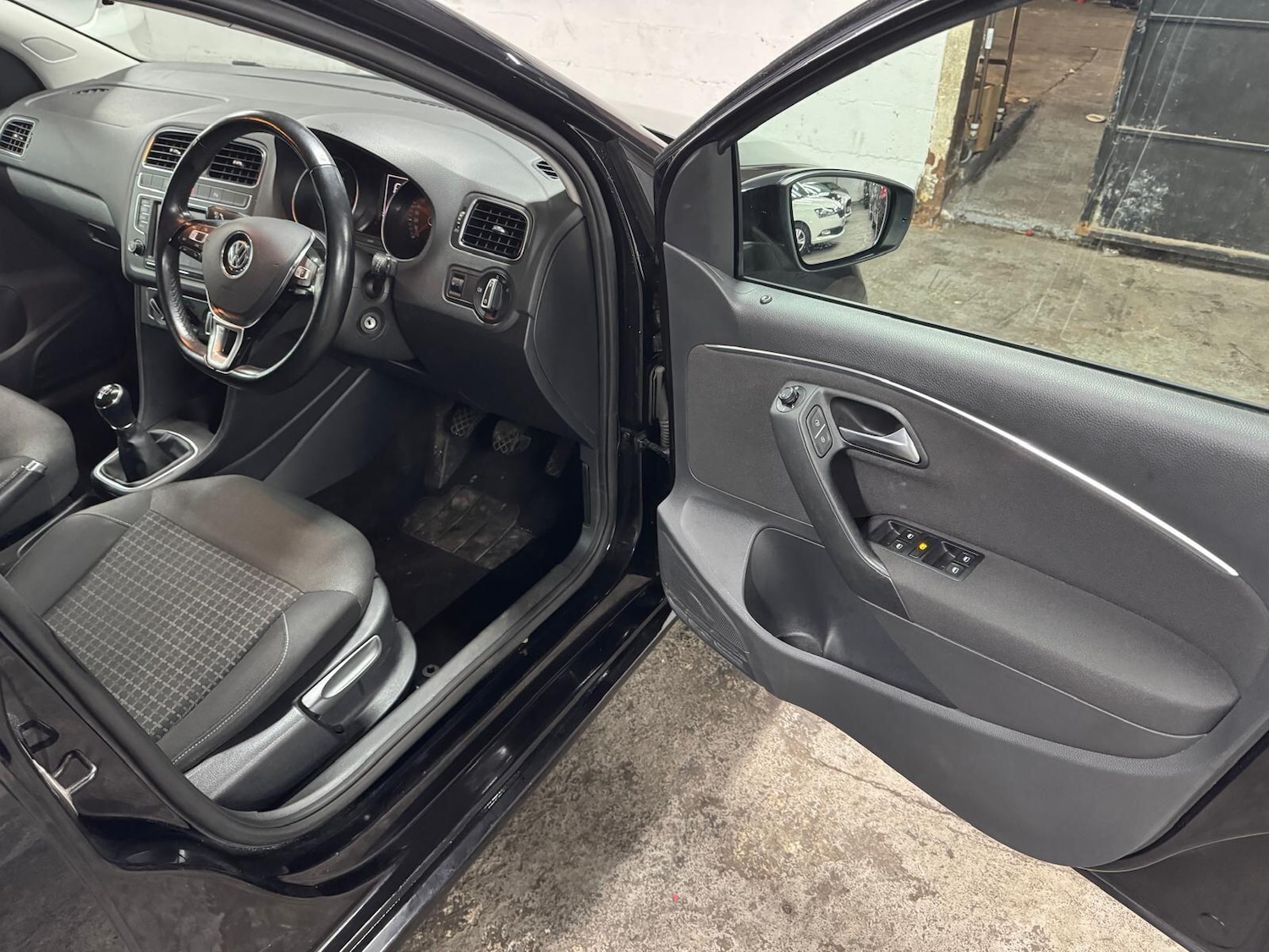 Used Volkswagen Polo 2014 for sale - 77253889: Photo 47