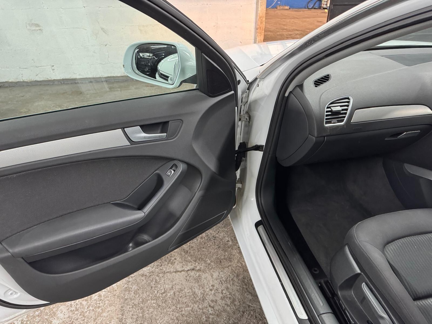 Used Audi A4 2014 for sale - 77853956: Photo 37