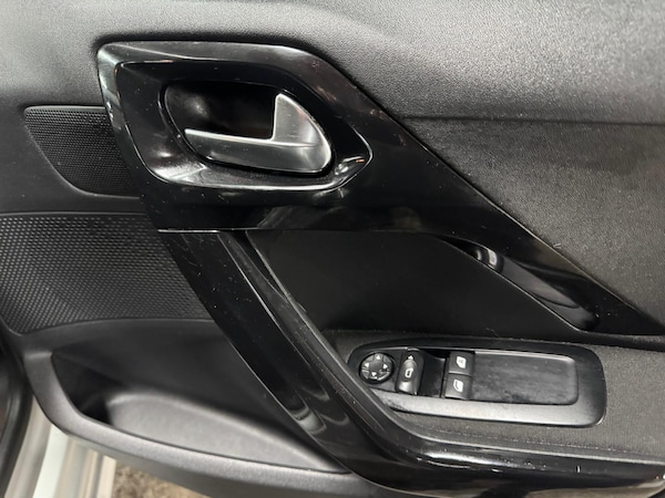 Used Peugeot 208 2015 for sale - 75378111: Photo 16