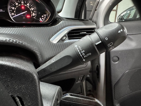 Used Peugeot 208 2015 for sale - 75378111: Photo 23