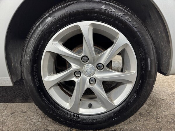 Used Peugeot 208 2015 for sale - 75378111: Photo 37