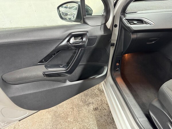 Used Peugeot 208 2015 for sale - 75378111: Photo 43