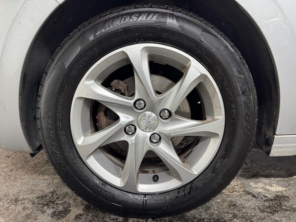 Used Peugeot 208 2015 for sale - 75378111: Photo 48