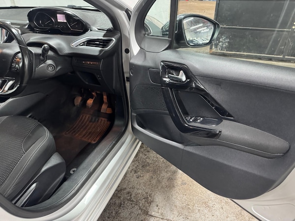 Used Peugeot 208 2015 for sale - 75378111: Photo 7
