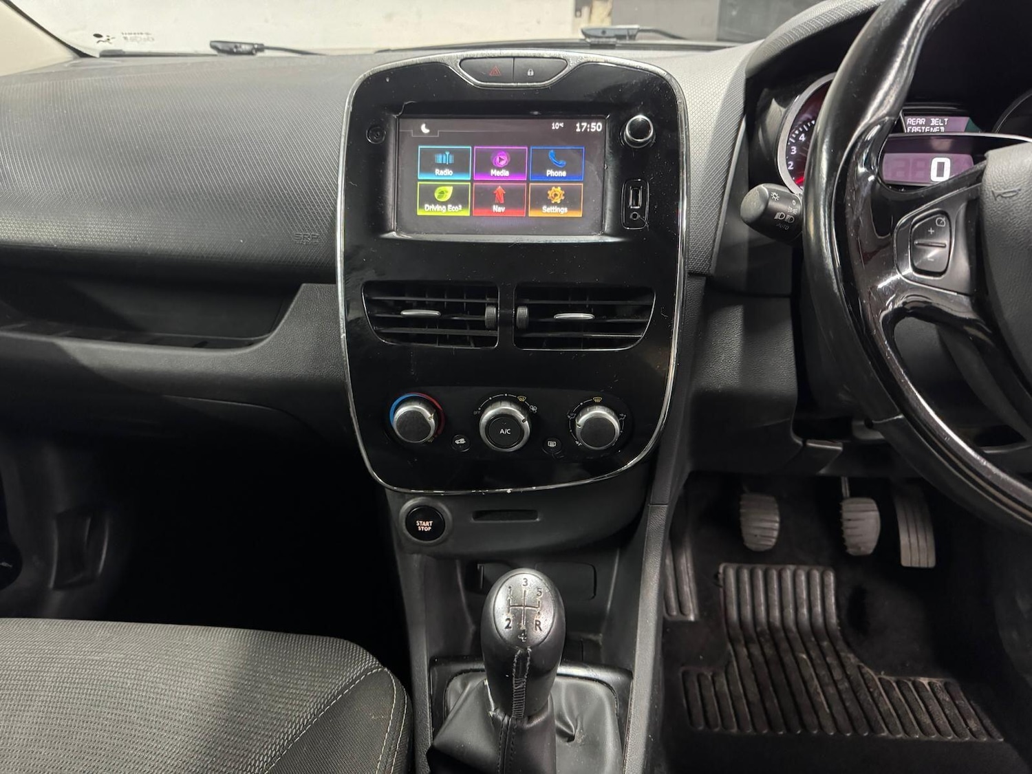 Used Renault Clio for sale - 77015813: Photo 2