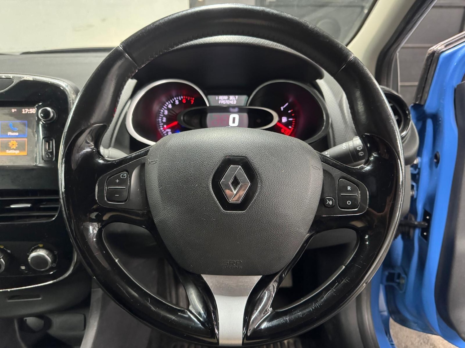 Used Renault Clio for sale - 77015813: Photo 3