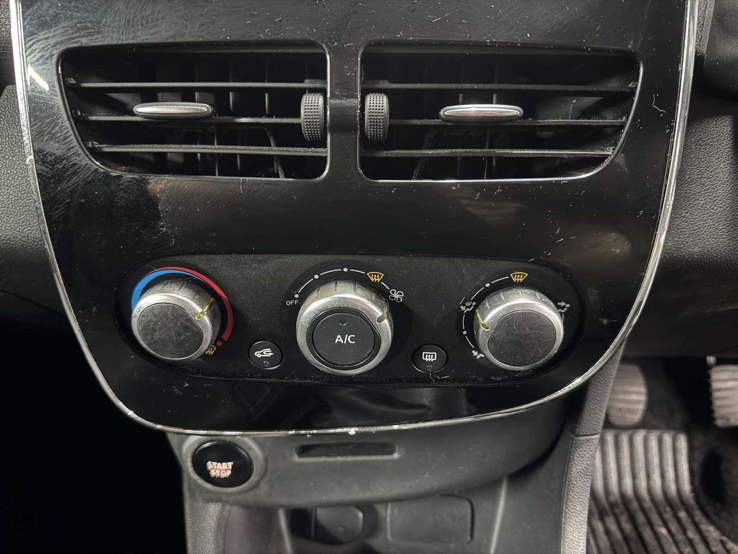 Used Renault Clio for sale - 77015813: Photo 30