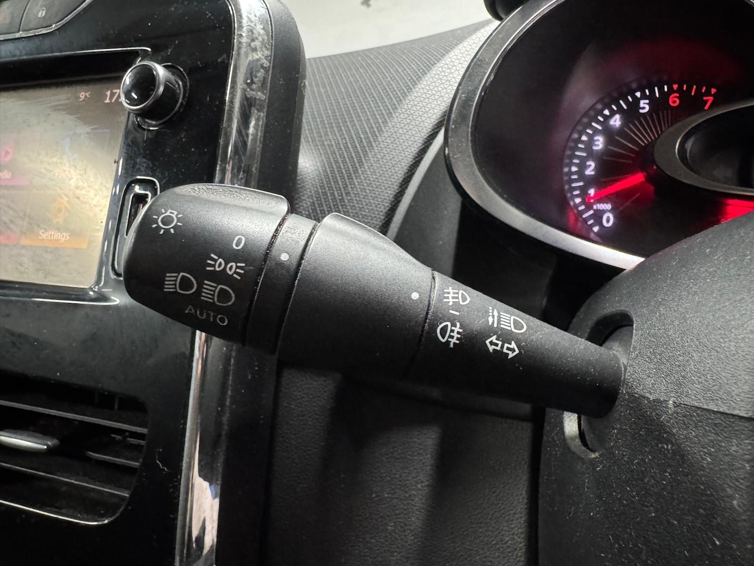 Used Renault Clio for sale - 77015813: Photo 31