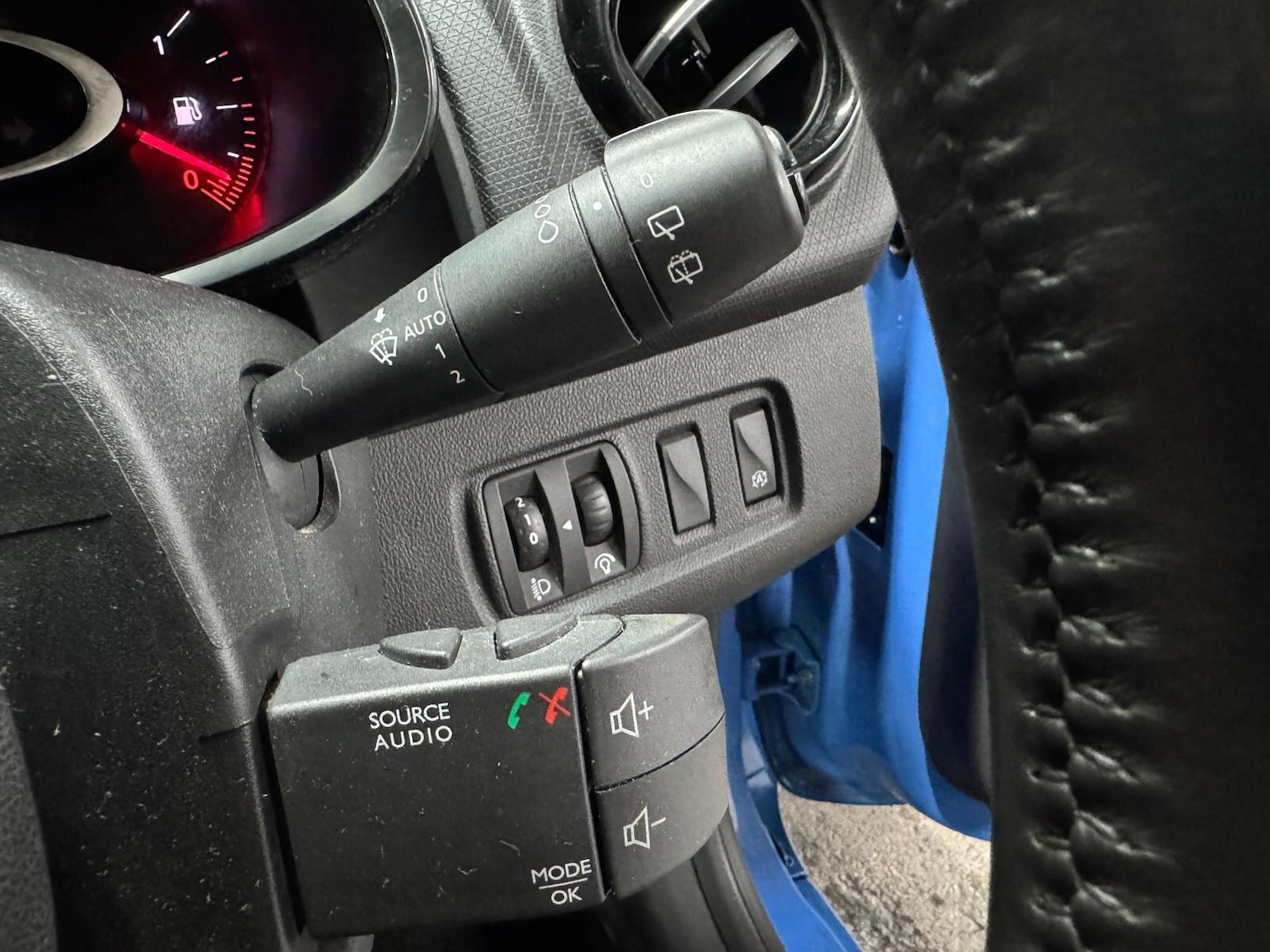 Used Renault Clio for sale - 77015813: Photo 32