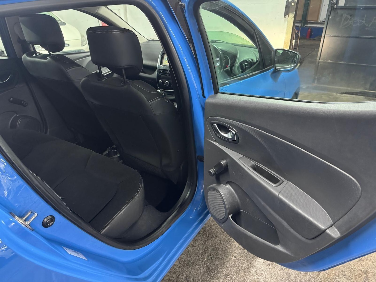 Used Renault Clio for sale - 77015813: Photo 34