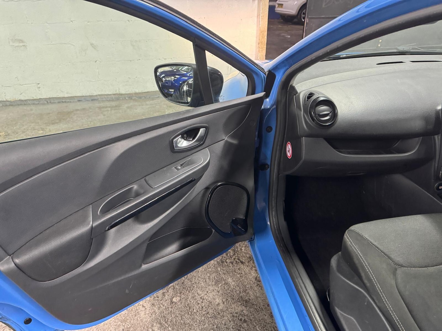 Used Renault Clio for sale - 77015813: Photo 35