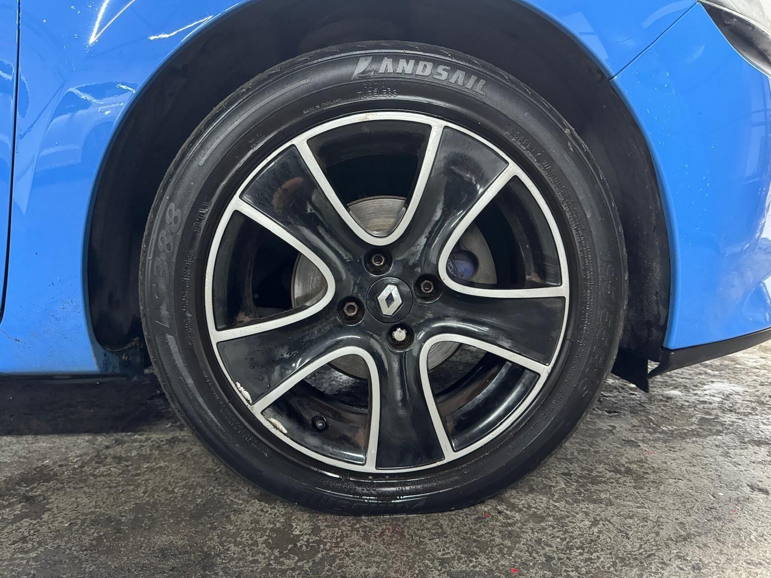 Used Renault Clio for sale - 77015813: Photo 42