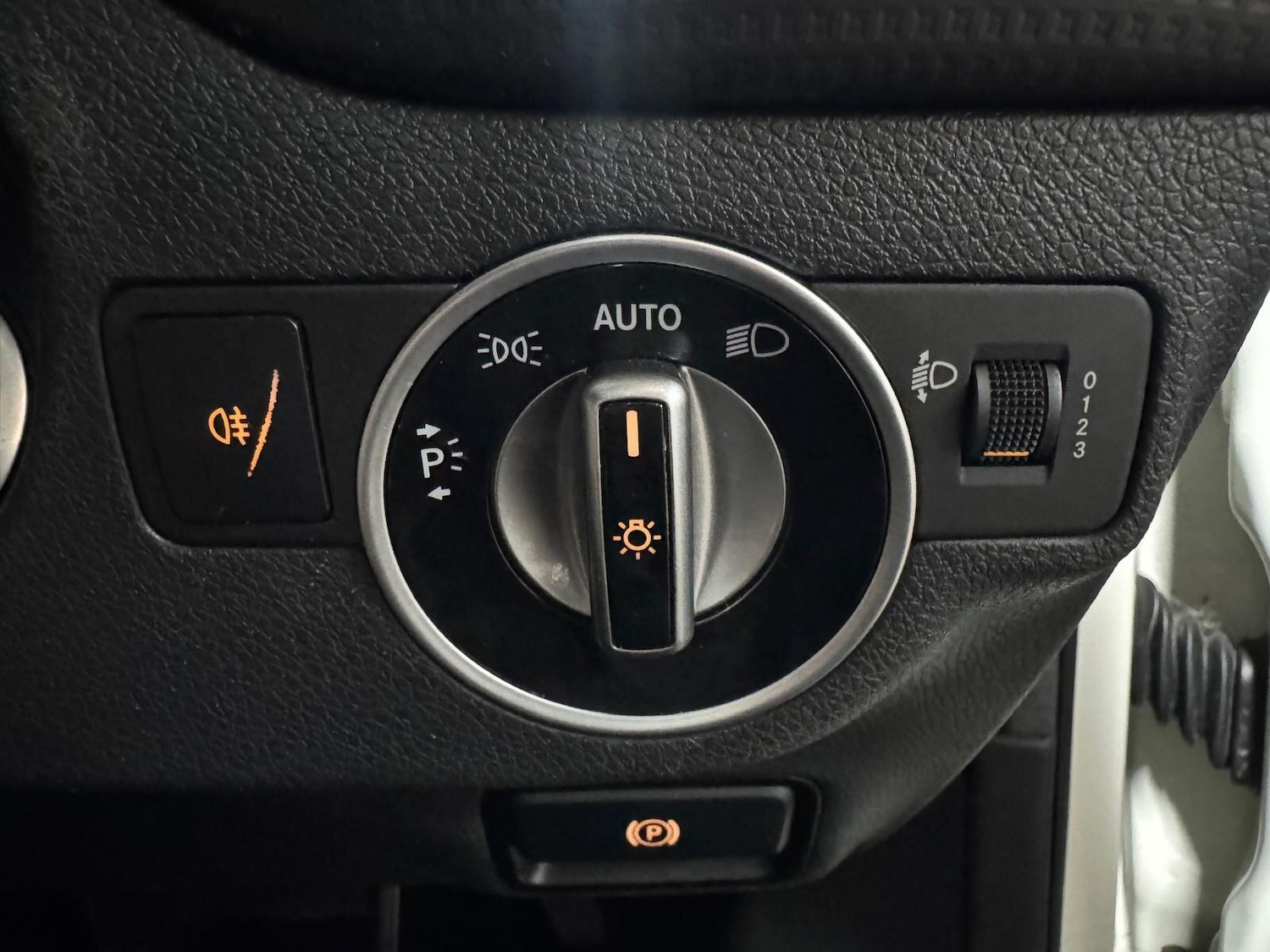 Used Mercedes-Benz A-Class 2014 for sale - 77587022: Photo 17