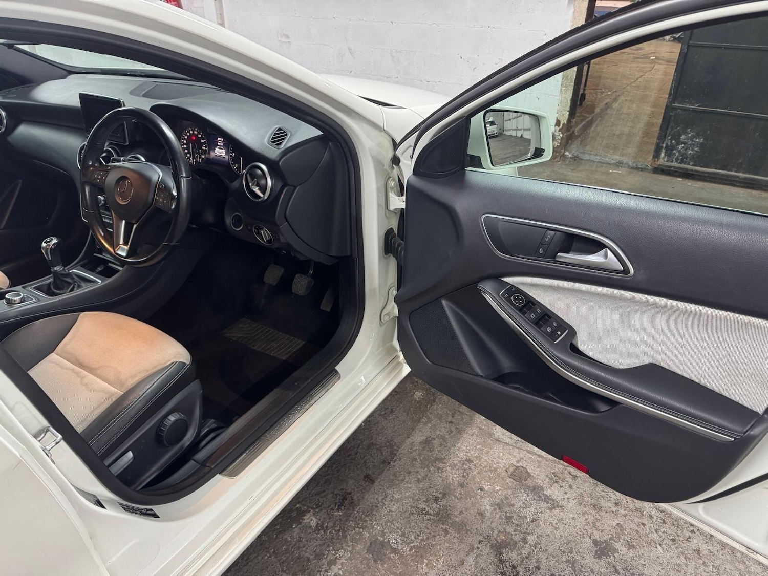 Used Mercedes-Benz A-Class 2014 for sale - 77587022: Photo 46