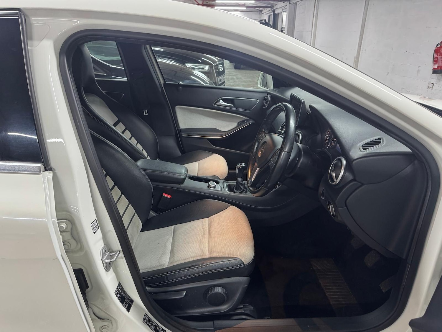 Used Mercedes-Benz A-Class 2014 for sale - 77587022: Photo 8