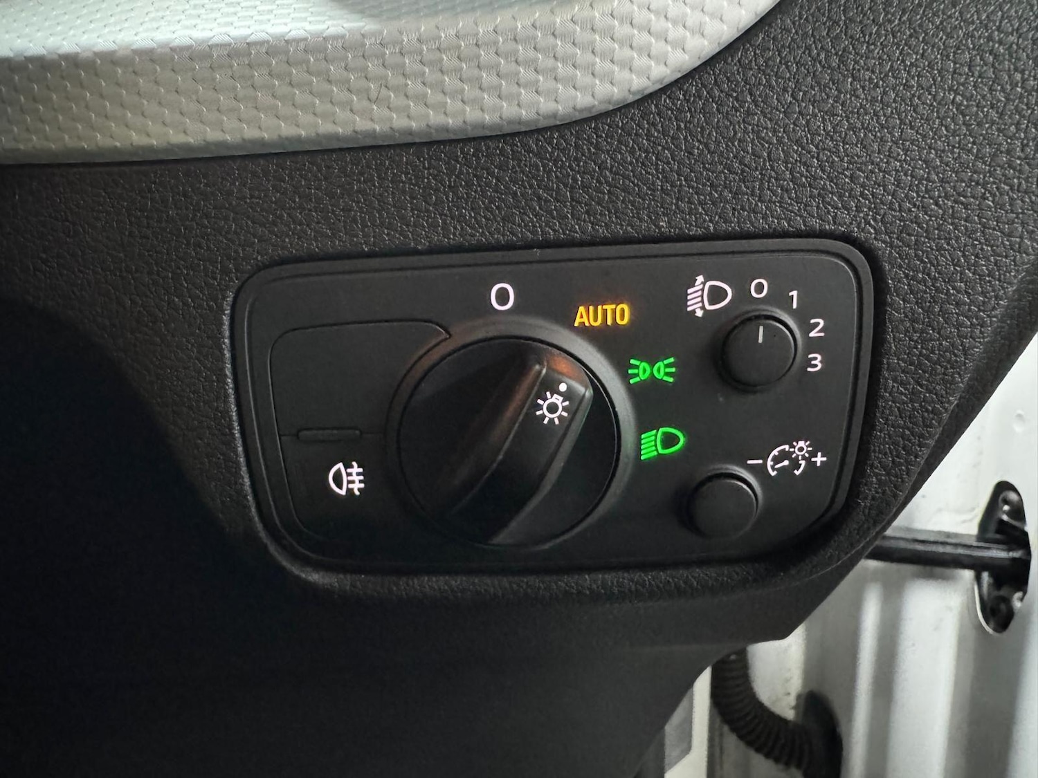 Used Audi Q2 2016 for sale - 76925891: Photo 31