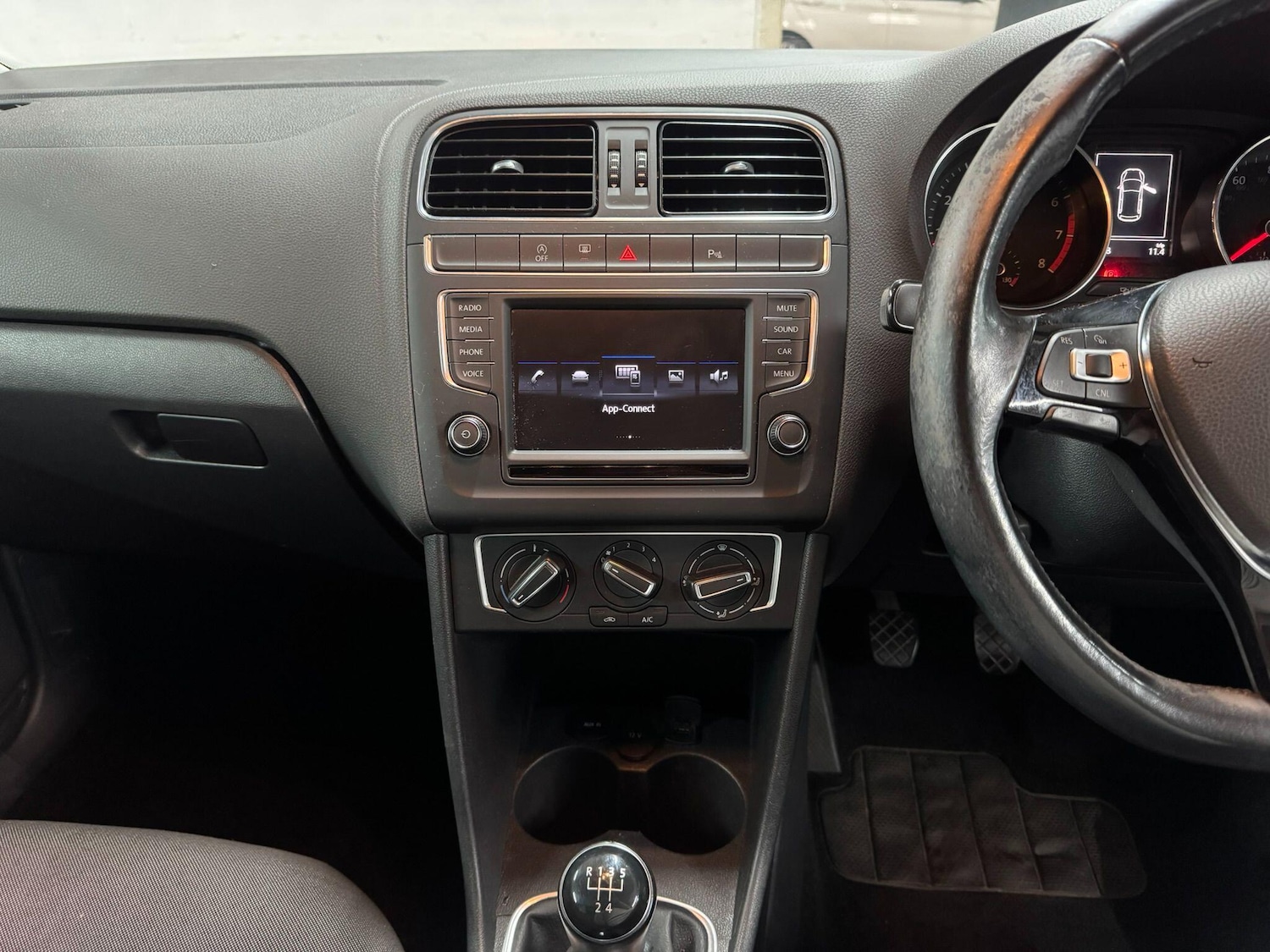 Used Volkswagen Polo 2017 for sale - 76084183: Photo 18